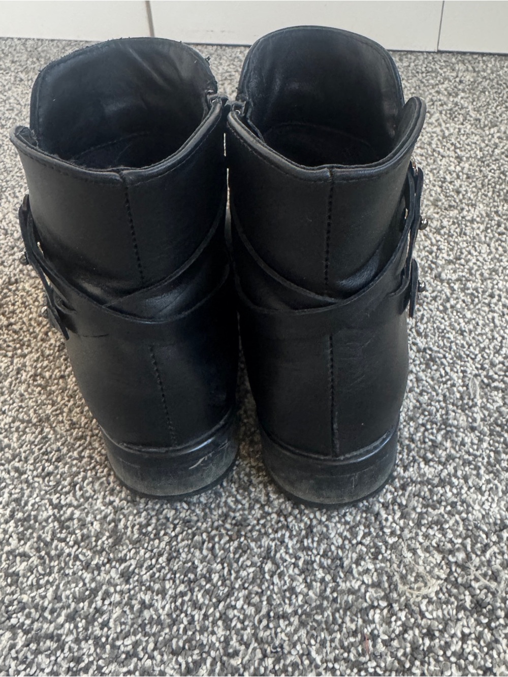 La Canadienne Black Leather Ankle Booties Side Zip Low Heel Size 6.5 - Picture 4 of 11